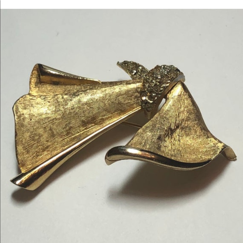BSK Mid Century Brushed Goldtone Rhinestone Bow
Holiday Vintage Brooch Pin